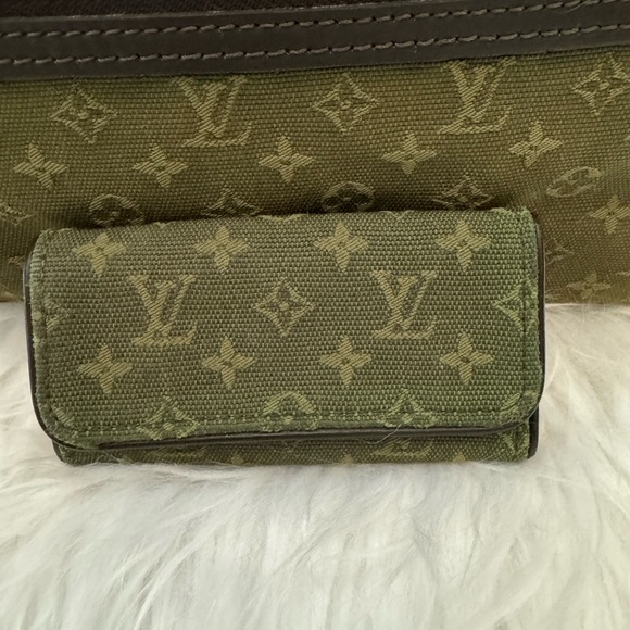 Louis Vuitton Handbags - Louis Vuitton Green Monogram Canvas Keyholder Vintage EUC